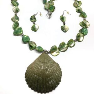 Necklace and earring set